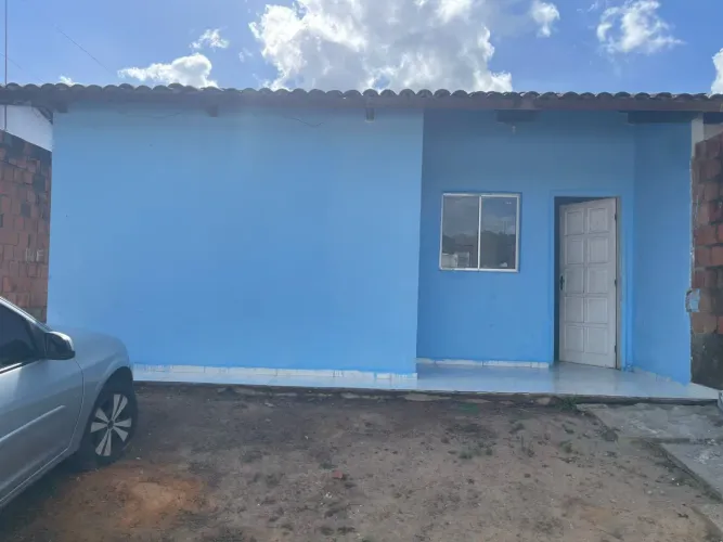 Aluga-se uma casa no condomínio recanto das rosas