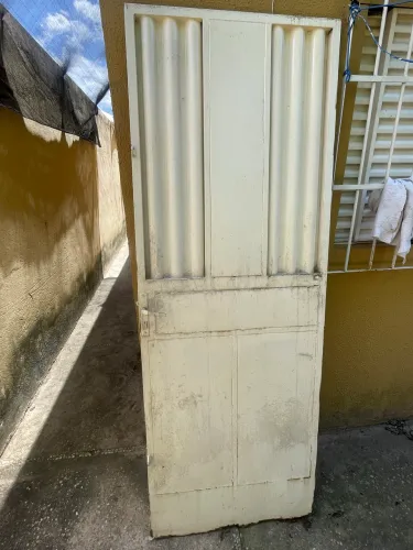 Porta de ferro (0,75 X 2,10)