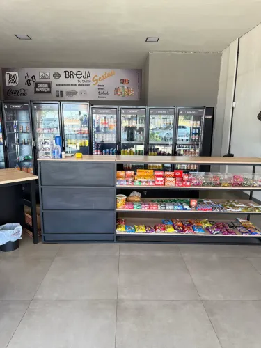Vende se loja de bebidas  