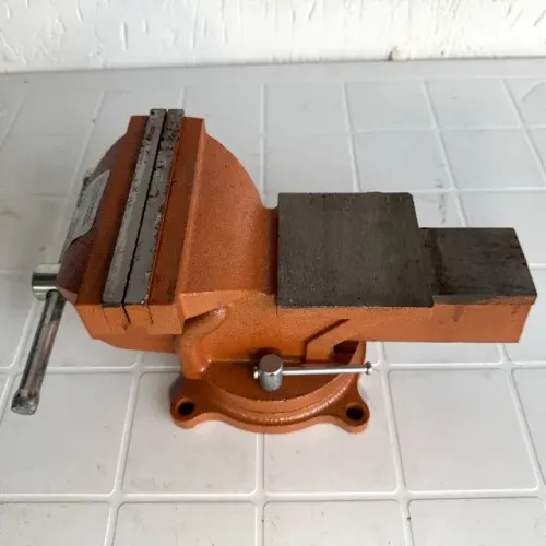 NOVO - Torno Morsa Sparta 150mm Bancada Bigorna Rotativa Profissional NF