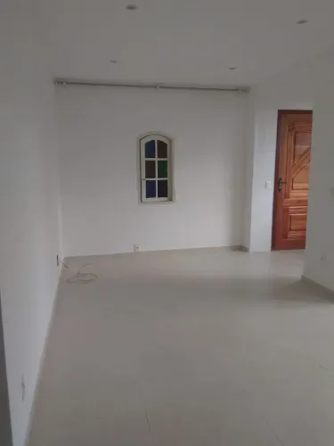 Alugo casa