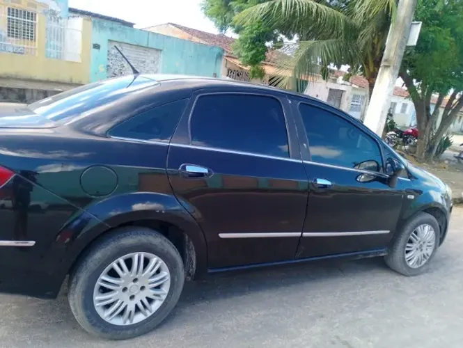 Fiat Linea Essence 1.8 Flex 16V 4P 2013