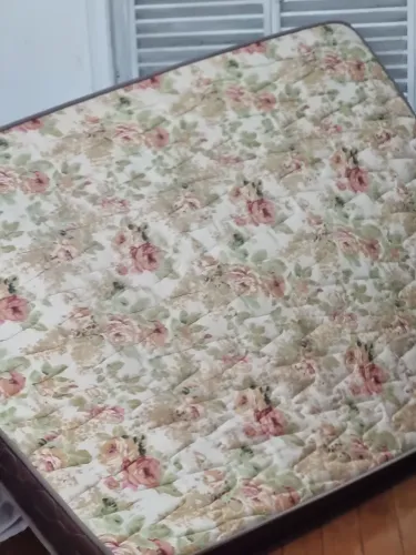 Vende se um colchão casal t padrão  em bom estado 
