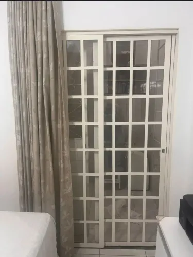 Porta de correr com vidros
