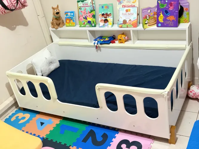 Cama montessoriana infantil c led