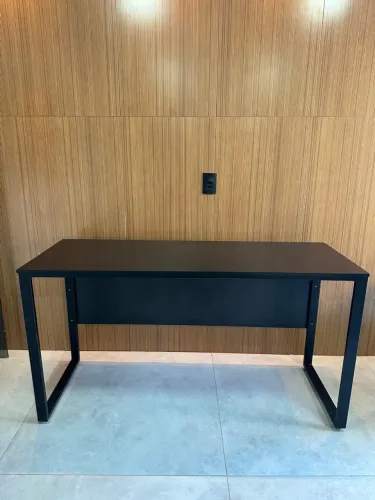 Mesa industrial de escritório - Mdf preto fosco