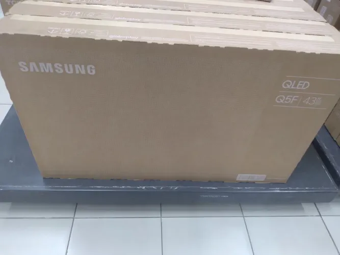 1 TV Samsung 43 polegada na caixa nota fiscal garantia de 1 ano