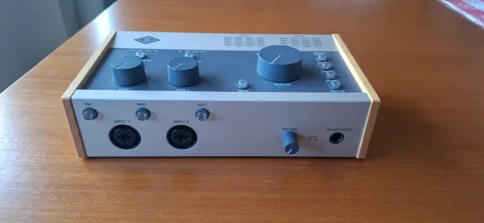 Interface de Áudio UAD Volt 476