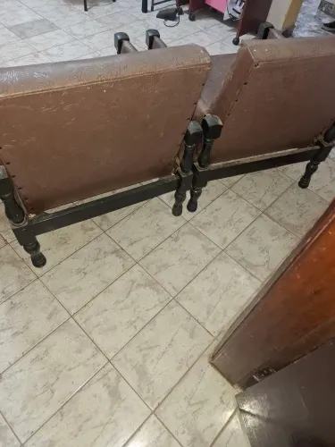 Vendo 2 poltronas antigas de madeira