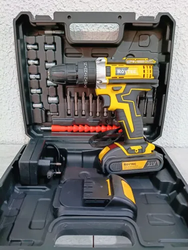 Parafusadeira e Furadeira 21v Impacto 2 Baterias com Acessórios Nova.