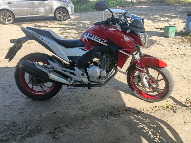 Cb Twister 250, 17000 km, muito bem conservada.