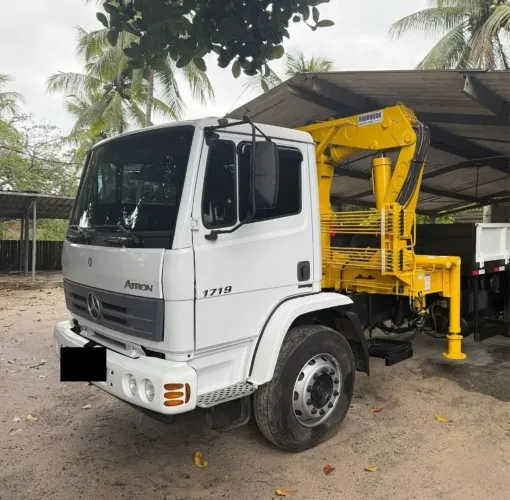 MB ATRON 1719  MUNCK DE 25 TONELADAS 