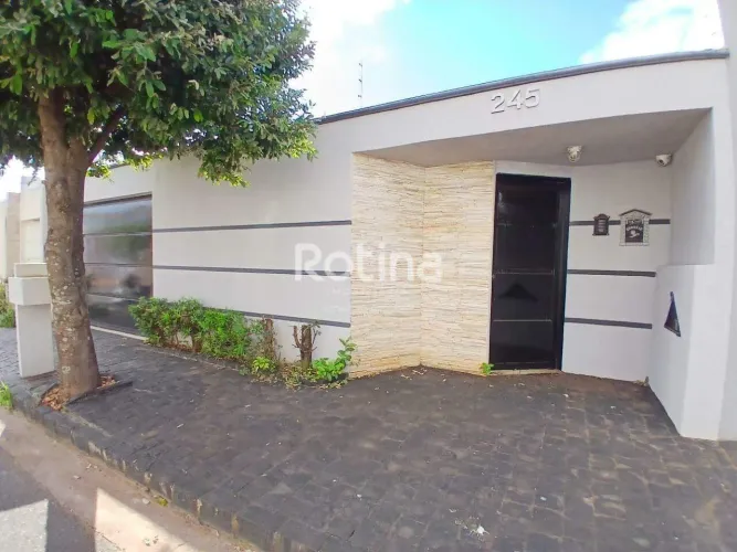 Casa para alugar, 3 quartos, Alto Umuarama - Uberlândia/MG - Rotina Imobiliária