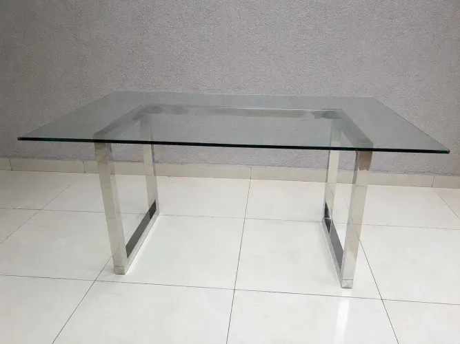 Mesa de Jantar de Vidro com Base Inox Espelhada 