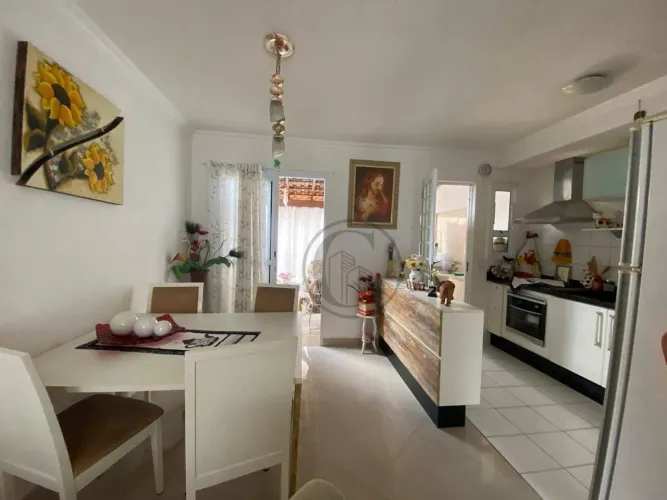 Casa à venda no Condomínio Villa Flora, 2 quartos, 1 vaga de garagem.