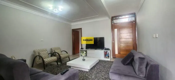 Casa assobradada à venda na Vila Palmares próxima à Av. Lauro Gomes