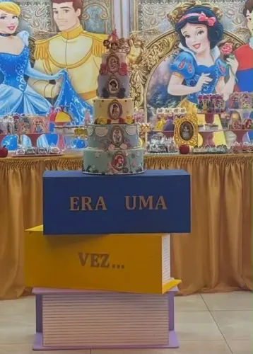 Mesa cenário 3 livros Era uma vez ?