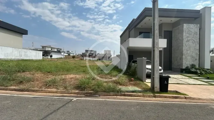 Oportunidade: Terreno de 250,85m² no Condomínio Brisas CuiabáGaranta seu lote na região q