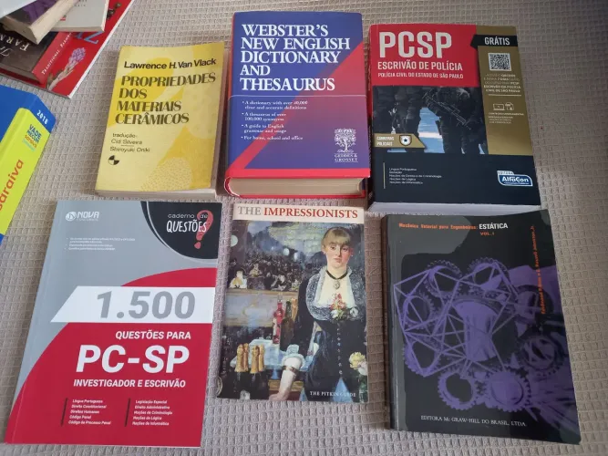 17 livros com temas diversos. Lote. Retirada em Taubaté.