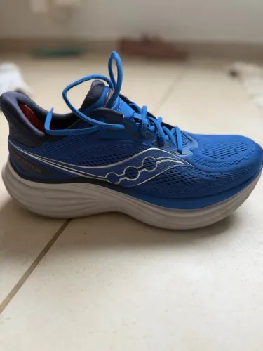 Saucony Triumph 24 Importado da Suécia - 42 BR - Apenas 50 km