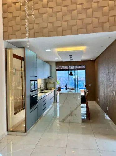 Casa de 182m² c/ 03 suítes plenas e piscina Res. Humaitá.