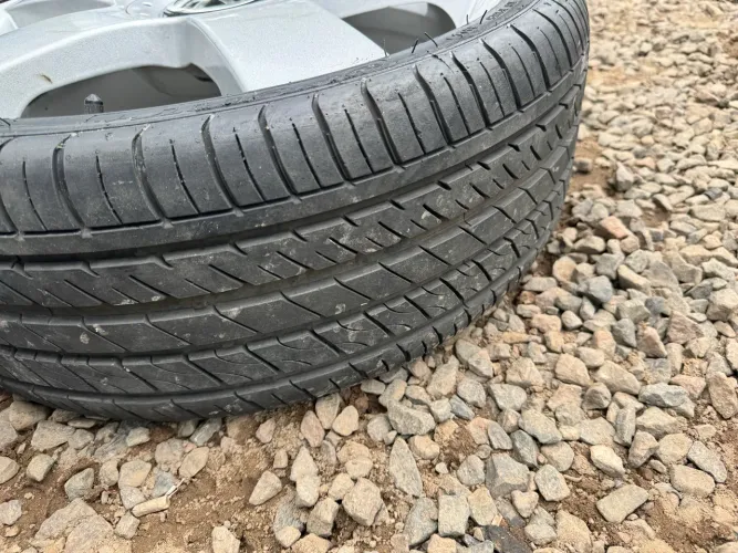 Pneus 215/35 R18 