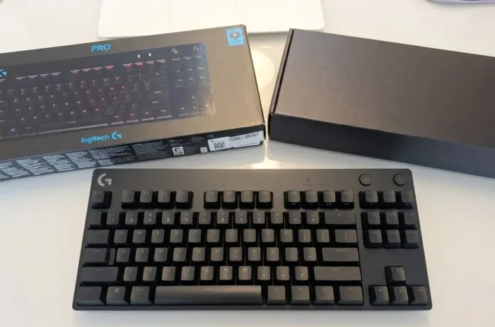 Teclado Mecânico Gamer Logitech G Pro TKL RGB