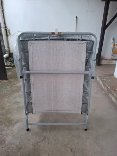 Cama de campanha de aço