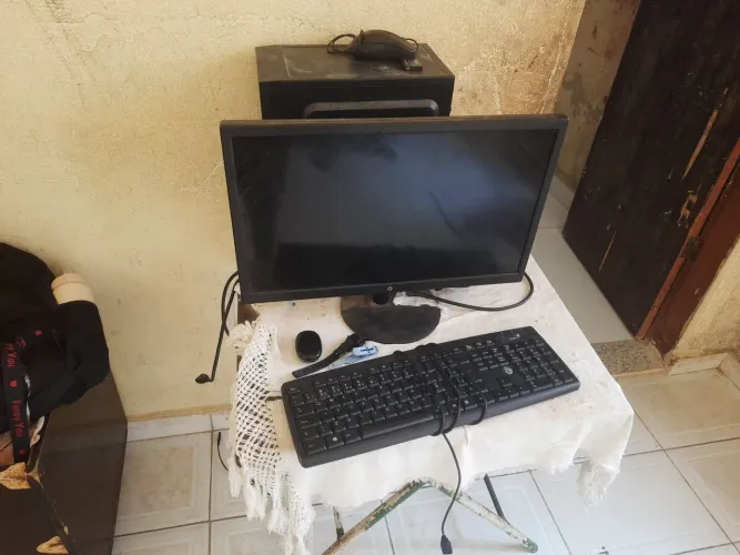 Vendo computador com teclado mouse e monitor