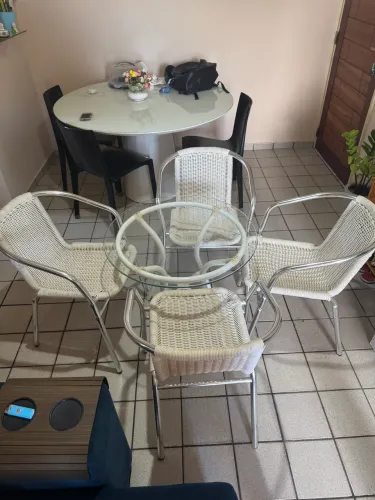 Conjunto de centro com 04 cadeiras