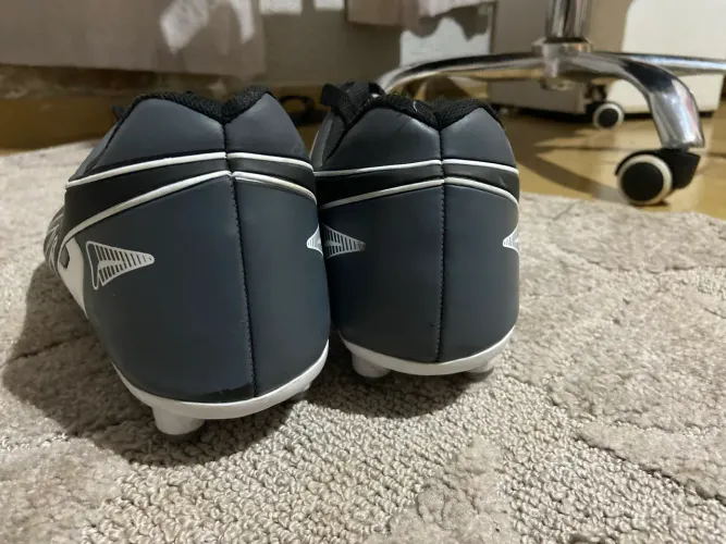 ? VENDE-SE CHUTEIRA DE CRAVO - TAMANHO 43 ? 