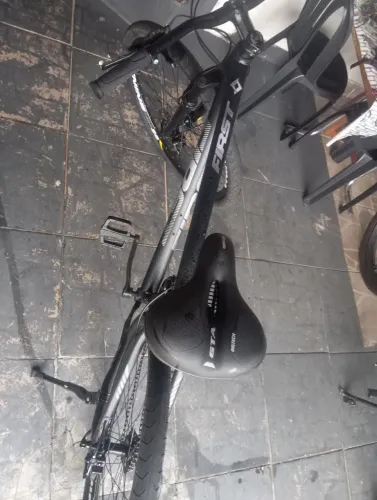 Bicicleta aro 29 praticamente nova   com nota fiscal e garantia de 1 ano.aceita oferta.