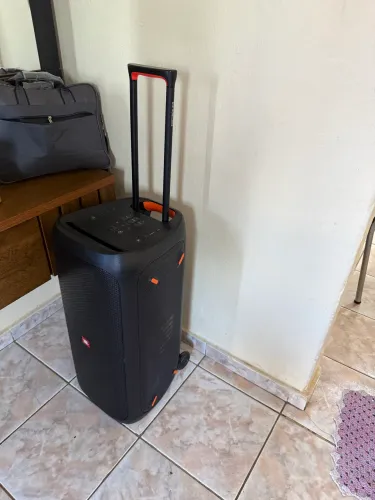 VENDO ESSA LINDA CAIXA JBL PARTYBOX 310 semi nova 