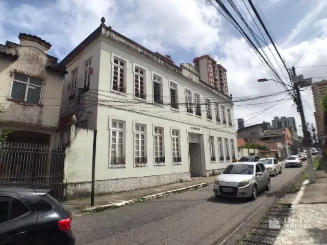 Prédio comercial com 250m² e 7 vagas!!