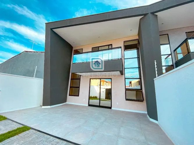 Casa duplex 03 suítes à venda no bairro Cajazeiras.