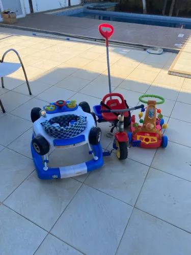 Kit 3 em 1 Bebê - Andador Carro + Triciclo com Haste + Andador Empurrar - R$ 300
