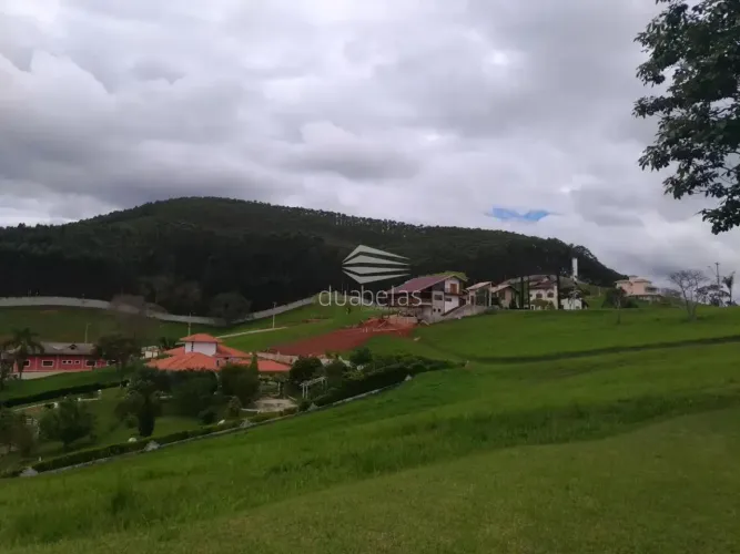 Casa dos Sonhos à Venda no Condomínio Village Parahybuna Paraibuna