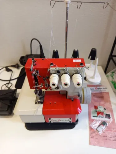 Máquina de costura Galoneira Sun special SS 2600