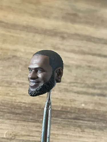 Head original mafex lebron james 1/12