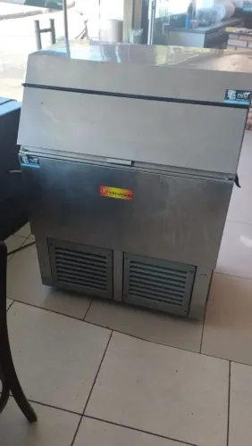 Máquina de gelo Venâncio 