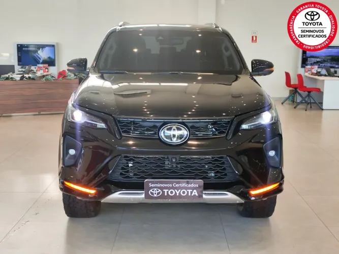 Toyota Hilux SW4 SRX Plat. 4X4 2.8 TB Die. Aut. 2025