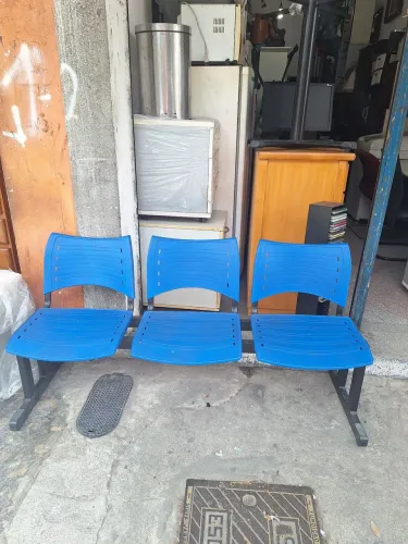 Longarina de 3 lugares com avaria