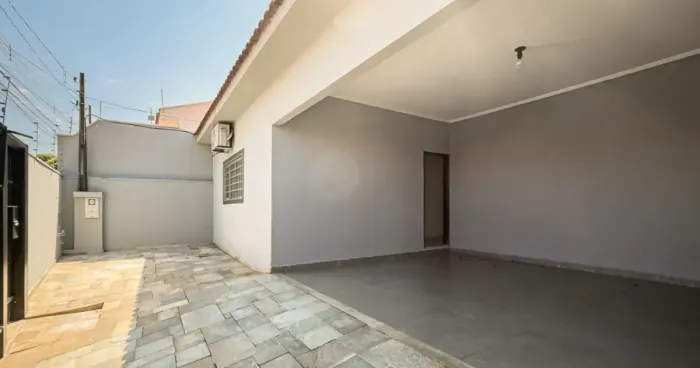 EXCELENTE CASA À VENDA NO MACEDO TELES CONFORTO, ESPAÇO E ACEITA PERMUDA