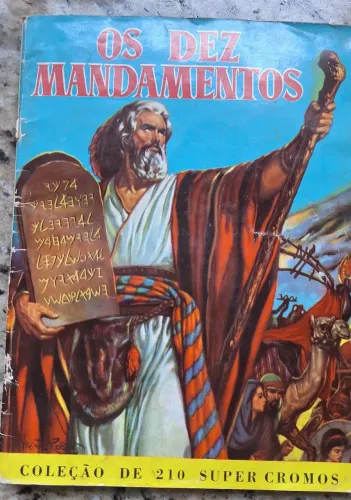 Álbum de figurinha retrô.