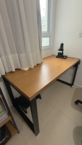 Mesa + escrivaninha ideal para organização e estudo 
