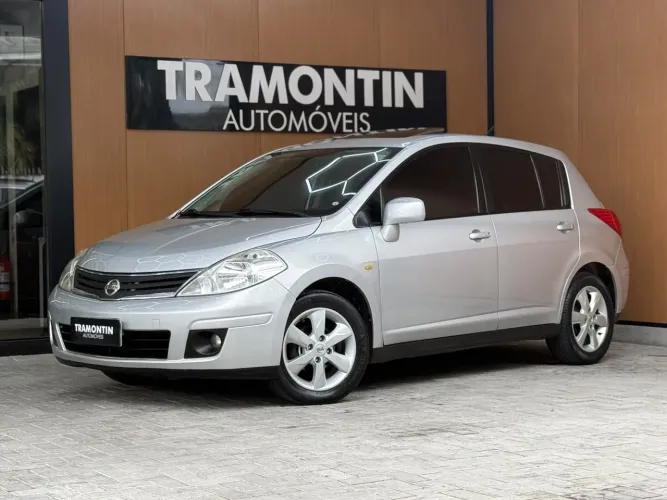 Nissan Tiida SL 1.8/1.8 Flex 16V Mec. 2011