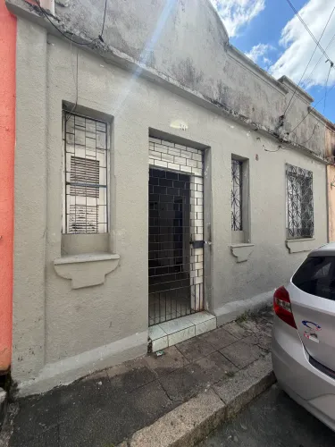 VENDO CASA ATRÁS DO CENTRO FASHION