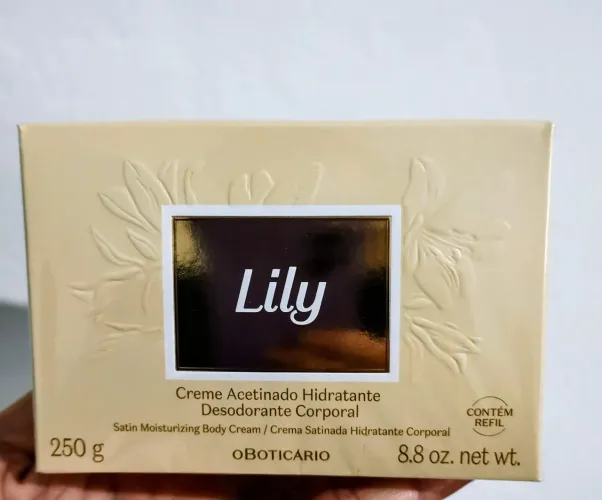 Creme hidratante acetinado Lily