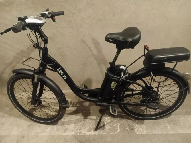 Troco ou vendo bicicleta elétrica, bike de marca, bateria nova, freios e pastilhas novas.