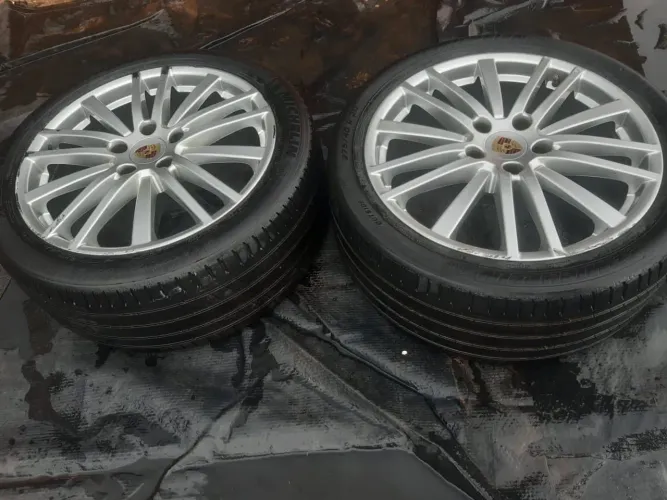 Vendo Rodas da Porsche Com pneus Aro 20